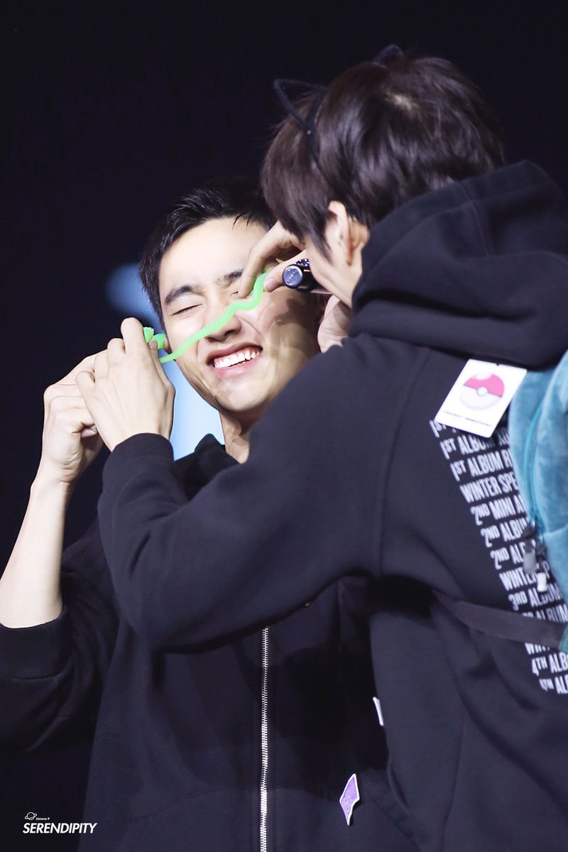 ItsNutella_Girl's tweet photo. @rozela1998 @weareoneEXO @layzhang @B_hundred_Hyun کایسوووو *-*
دلم تنگ شد 😭😭💔
کنسرت بدون شیوسوشینگ💔😭😭

#EXOLPromiseDO #EXOLPromiseKai 
#EXO @weareoneEXO 
@layzhang @B_hundred_Hyun https://t.co/caa7JsybND