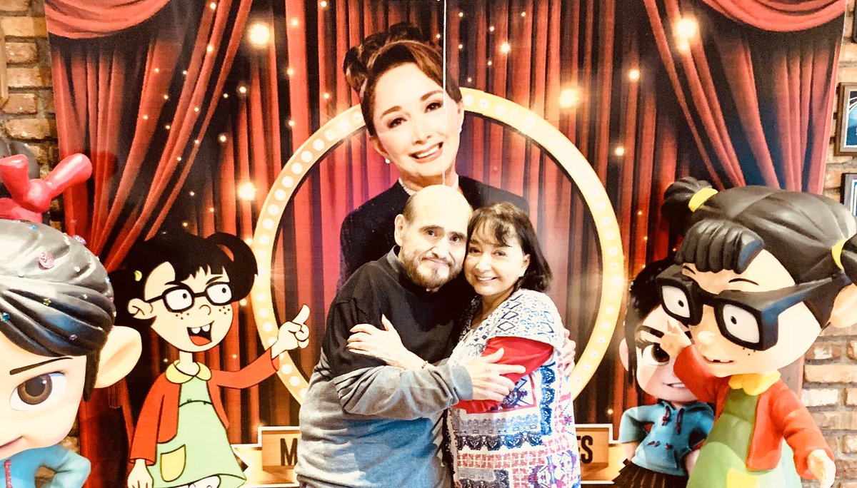 Las memorias están hechas de estos momentos...
Gracias Toni por tu cariño,hospitalidad y sobre todo por la dicha que me diste al compartir TU TIEMPO , que día con día se nos torna más valioso .