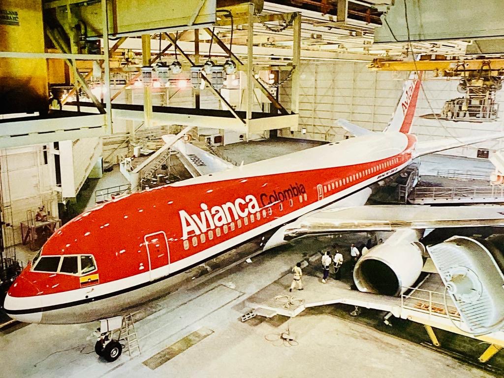 Foto no muy conocida del primer B767-259ER de <a href="/Avianca/">avianca</a> con marcas N-985AN en la <a href="/BoeingAirplanes/">Boeing Airplanes</a>