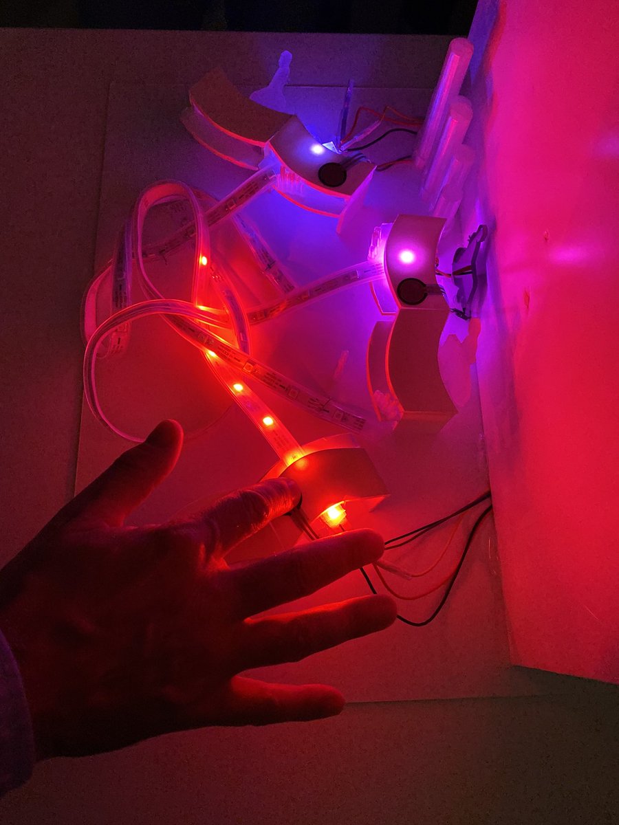 Kube project by Human Machine students explored the musicians-audience relationship in a stage design of functional UX for musicians and experimental UX with sensors that triggered visual effects through the musicians’ movements. <a href="/Agapee_dnt/">Agapee</a> ⁦<a href="/lecolededesign/">L'École de design Nantes Atlantique</a>⁩