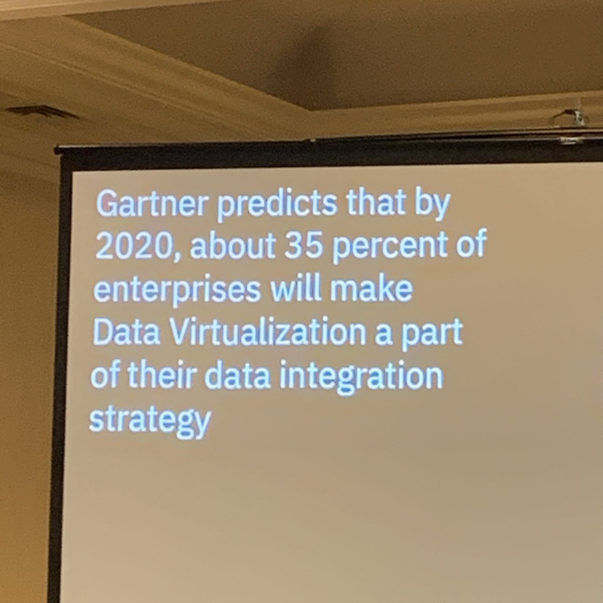 DataCrunch_Lab's tweet photo. Data virtualization becomes an enabler for business intelligence and AI #DataAIForum https://t.co/8j9t8gKOIf