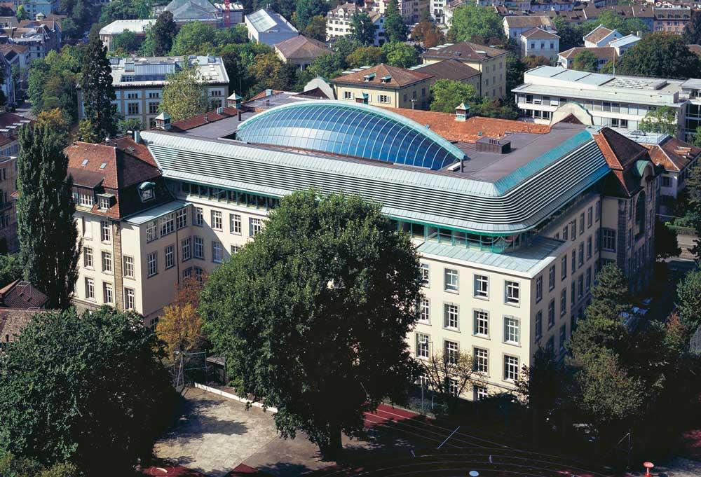 Notoriously expensive Santiago Calatrava did an expansion in notoriously expensive Zurich for $1,072 psf, half Rego Park's cost (which won't have starchitect design). Bibliothek der Rechtswissenschaften Fakultät der Universität Zürich:  https://libereurope.eu/wp-content/uploads/2013/10/LAG_LIBER2006_documentation.pdf (via @sea_Baugruppe)