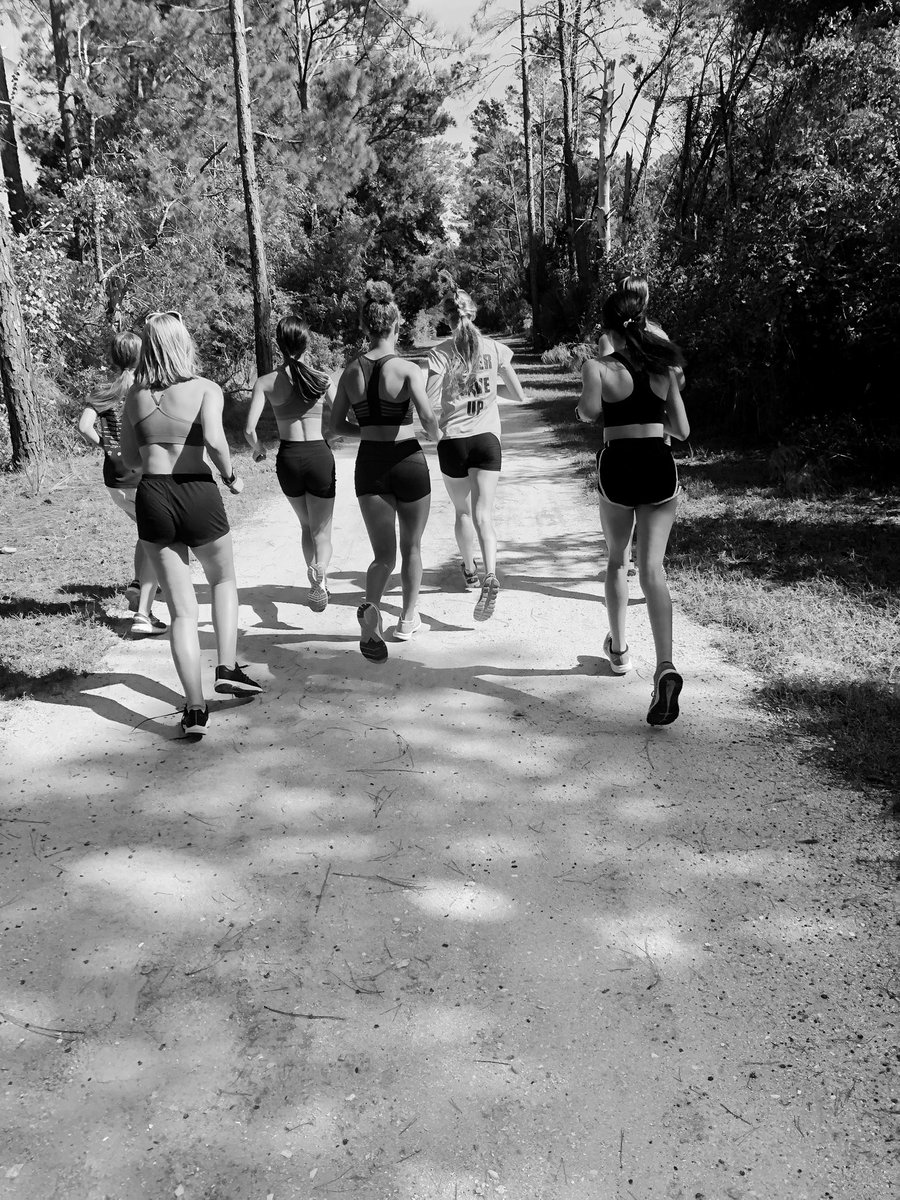 Alex_Giorgianni's tweet photo. Enjoying the beautiful weather ☀️ today with a nice recovery run 🏃♀️ 🏃 on the Graham Swamp running trail #FPCXC https://t.co/vAskTC2vfH