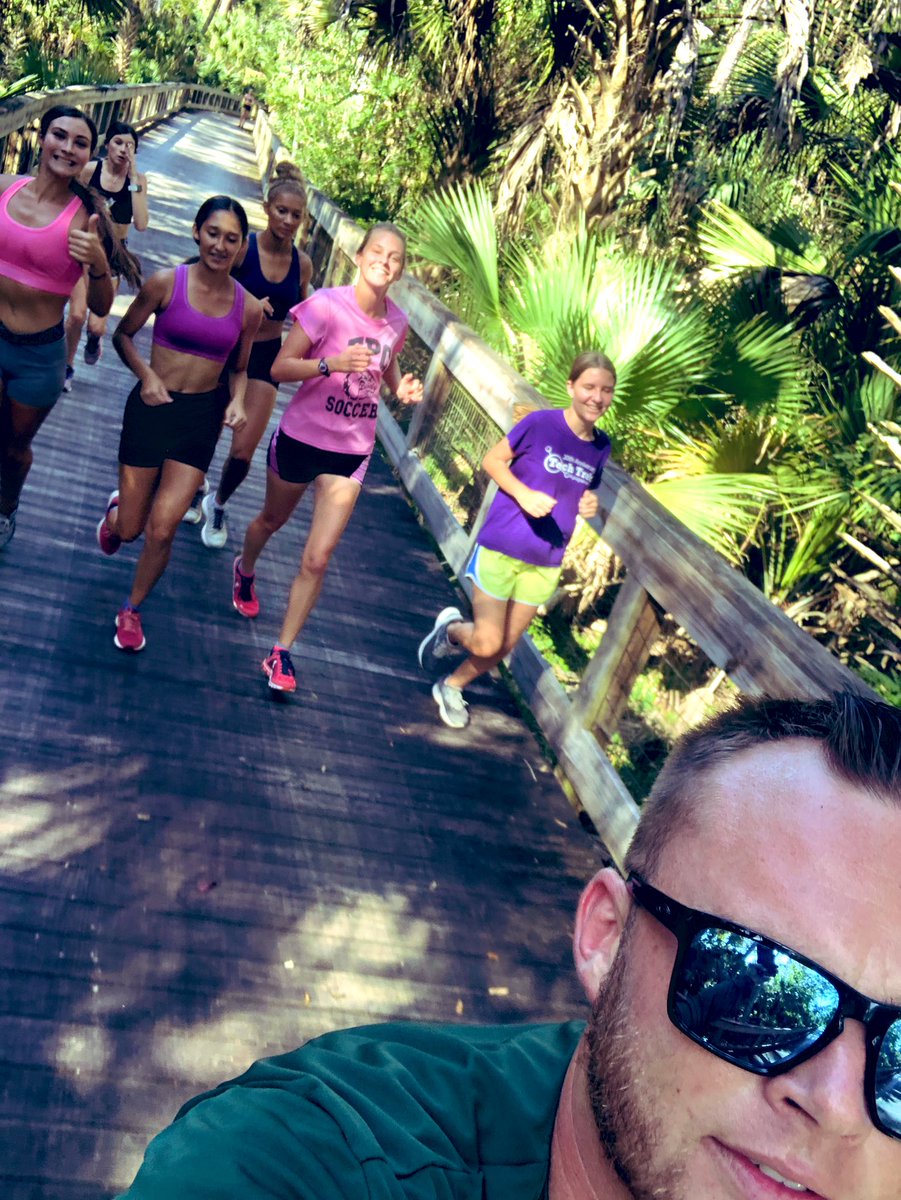 Alex_Giorgianni's tweet photo. Enjoying the beautiful weather ☀️ today with a nice recovery run 🏃‍♀️ 🏃 on the Graham Swamp running trail #FPCXC https://t.co/vAskTC2vfH
