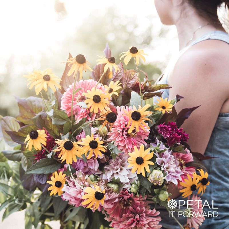 “Flowers don’t tell, they show.” -Stephanie Skeem 🌻We can’t get enough of all the wonderful posts today for #PetalItForward! @societyofamericanflorists
