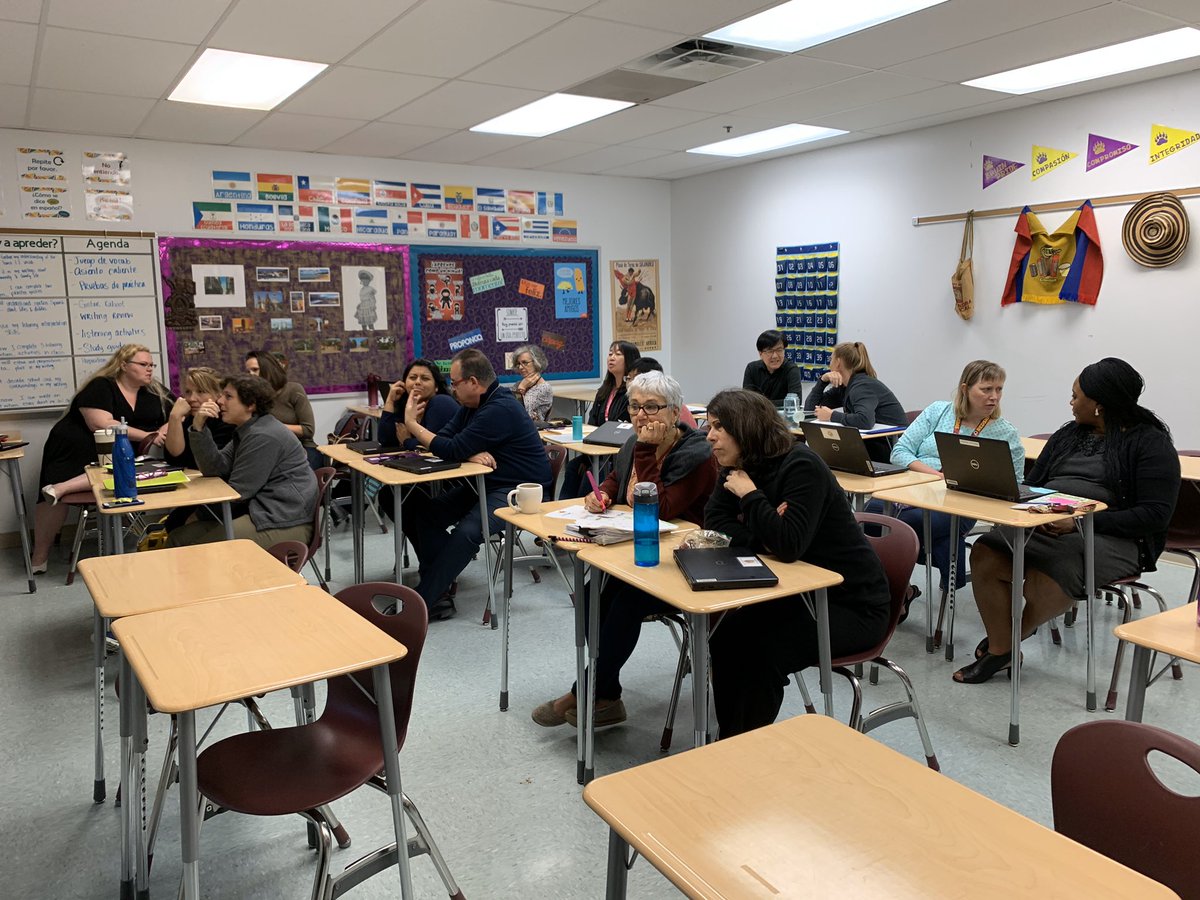 carin_edtech's tweet image. Facilitating deeper thinking about #learningtargets with @1JenEd and @SraPadilla_LB was a great way to end the day! #teamworkmakesthedreamwork