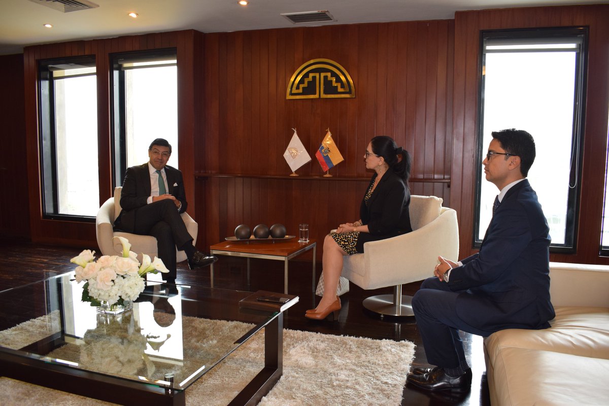 ComunidadAndina's tweet image. #Ahora en Lima, Secretario General de la #ComunidadAndina @JHPedraza, se reúne con Embajadora del #Ecuador en #Perú, @EvaGarciaFabre y nuevo Consejero Comercial de la @EmbajadaEcuPER, Ricardo Valdivieso.