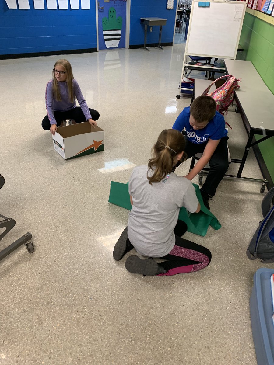 MsTodd206's tweet photo. StuCo members are preparing for Red Ribbon week! https://t.co/fkajjhllH6