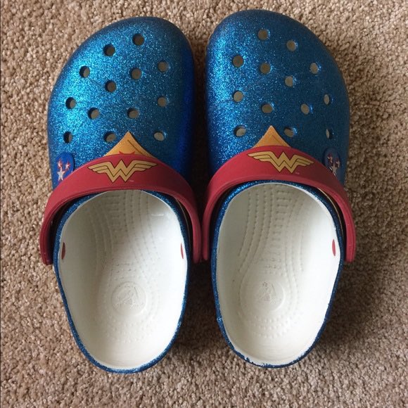 fatemah_qasem's tweet image. #SOAPAM2020 #crocs #Halifax