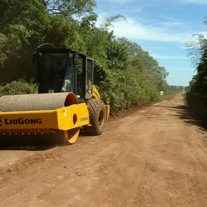 GatoRodriguez17's tweet photo. La Municipalidad de Posadas realizó arreglo de calles terradas camino de Campo Bauer hasta Nemesio Parma solicitado por vecinos y transporte público @muniposadas @ObrasPublicasOk @sanabria_gaston https://t.co/hHlyT1XpR8