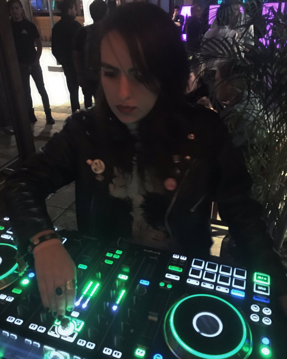 natwow's tweet photo. Guaranteed to blow your mind 🎶🔫💣💚
Este viernes es mi cumple, os invito a abrazarme al CCEspaña o al Buen Tiempo (Centro Histórico). CDMX
#denondj #natwow #rawbot #dj https://t.co/Wqdorp9fKX
