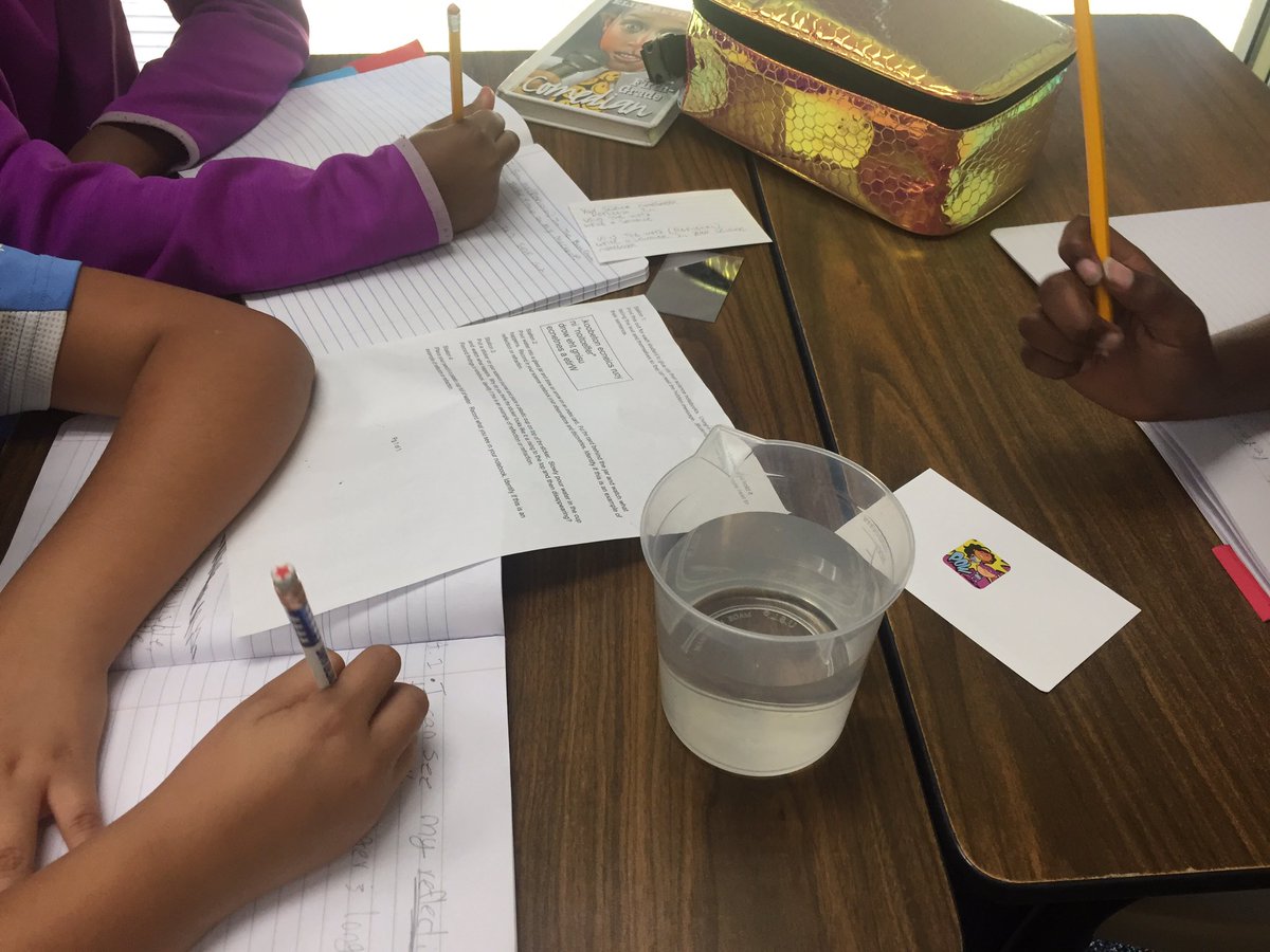 k_novak64's tweet photo. Reflecting and refracting with Ms. Meekma’s class @WISDHardy #ILoveHardy#CCHardy https://t.co/pHUXWFJPfK