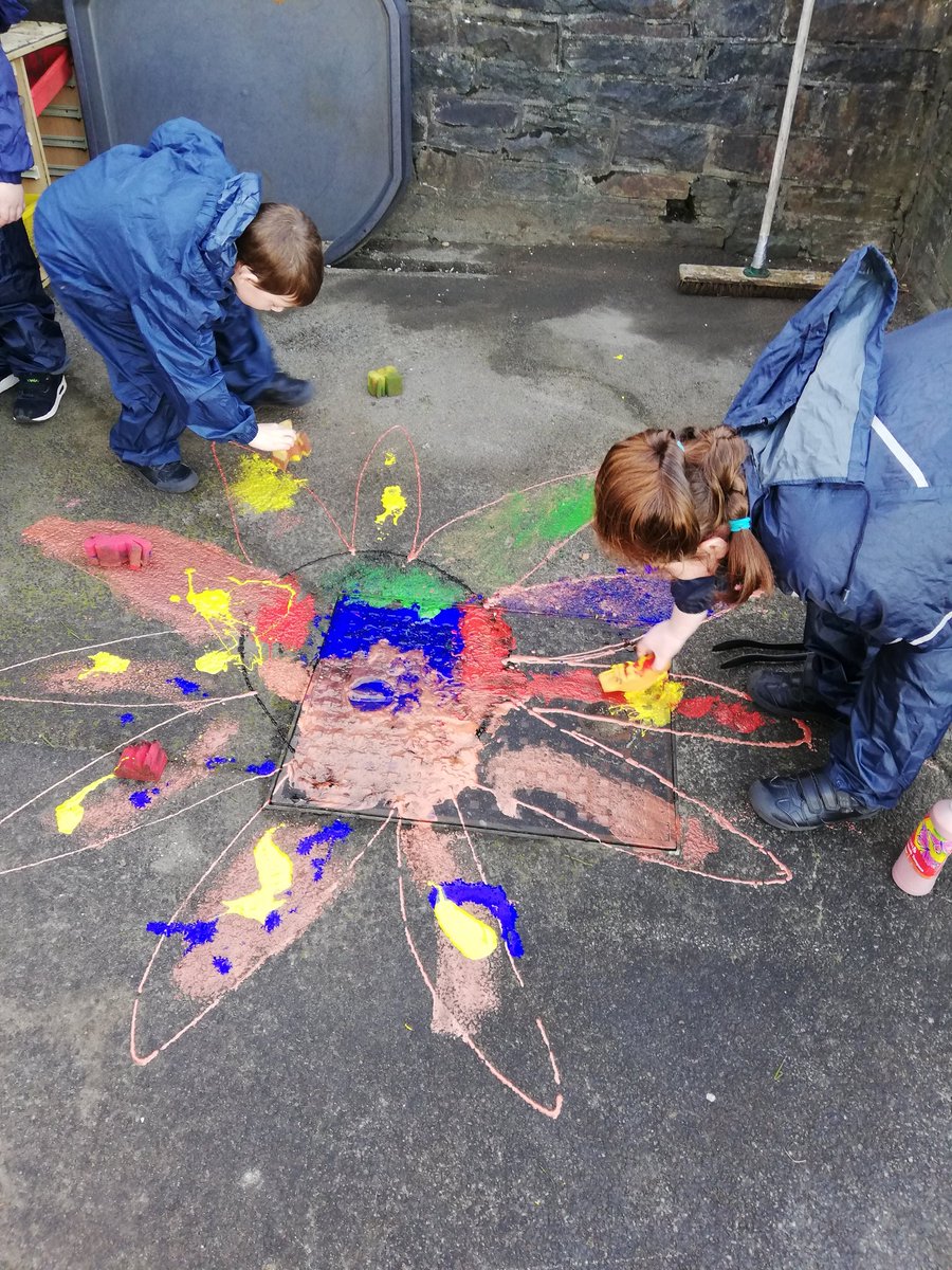 BlaendulaisPS's tweet photo. Exploring colour to make a Diwali decoration #lsc1 https://t.co/WpOWEtxfGT