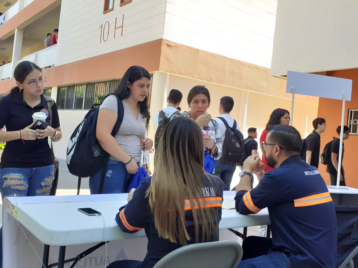 DenisseMRV's tweet photo. Acompañando a nuestros socios de #Metallorum en la Feria del Empleo @SoyUnison
#MineríaResponsable #RSE https://t.co/sdXHHh5AsA
