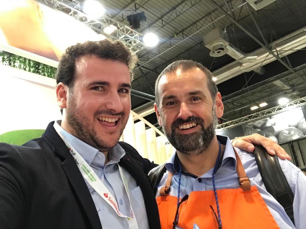 GladiatorFruit's tweet photo. Terminamos la segunda jornada de #FruitAttraction19 en IFEMA y queremos dar las gracias a Martín Berasategui @Berasategui y a David de Jorge @robinfood por acompañarnos en este día #Garrote #Gladiator #Milgracias 💪🏼🙏🏼😃 https://t.co/4AAOBt8t5q
