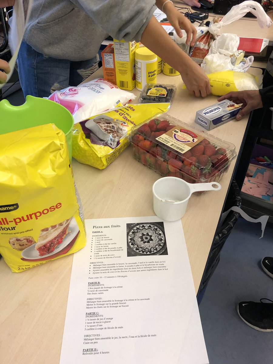 GrandviewEPSB's tweet photo. They were a little more engaged than usual when that pizza recipe showed up French! https://t.co/U0JoliyL64