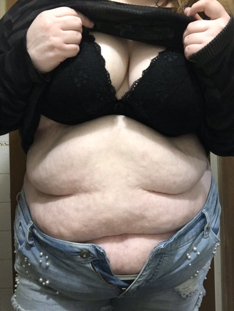 haylalaley4's tweet photo. One of my all time favorites! 

Along with this, I’m getting pretty tired of being under 25K soooooo for all the lurkers that check my content all the time but don’t actually follow me, fix that!! And share my content for lots more people to enjoy!! 💋💋💋 #bbw #sexy #ngot #nsfw https://t.co/hy0GEZXPTq