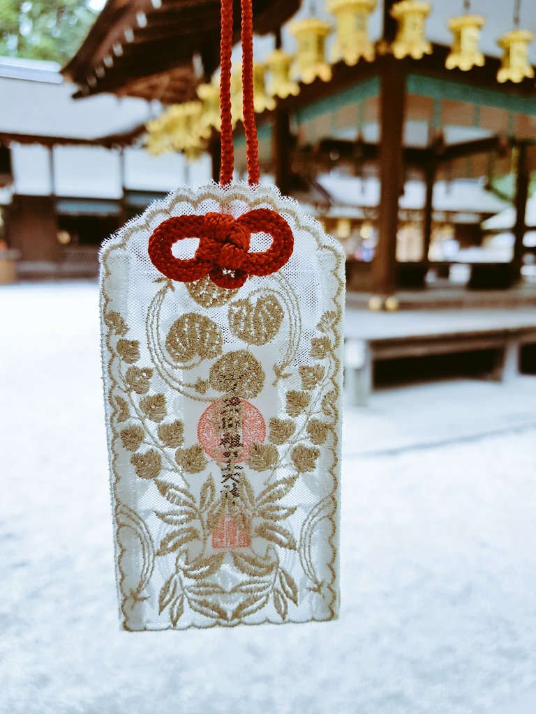 占い師と弟 Ar Twitter これ 話題の御守りですよ どこで手に入るのですか と言われましたがそんなに有名なのでしょうか 京都の下鴨 神社 河合神社で受けとることが出来ます 透明 レースの綺麗な御守りです 普段御守りは受けないのですが 発案された方の