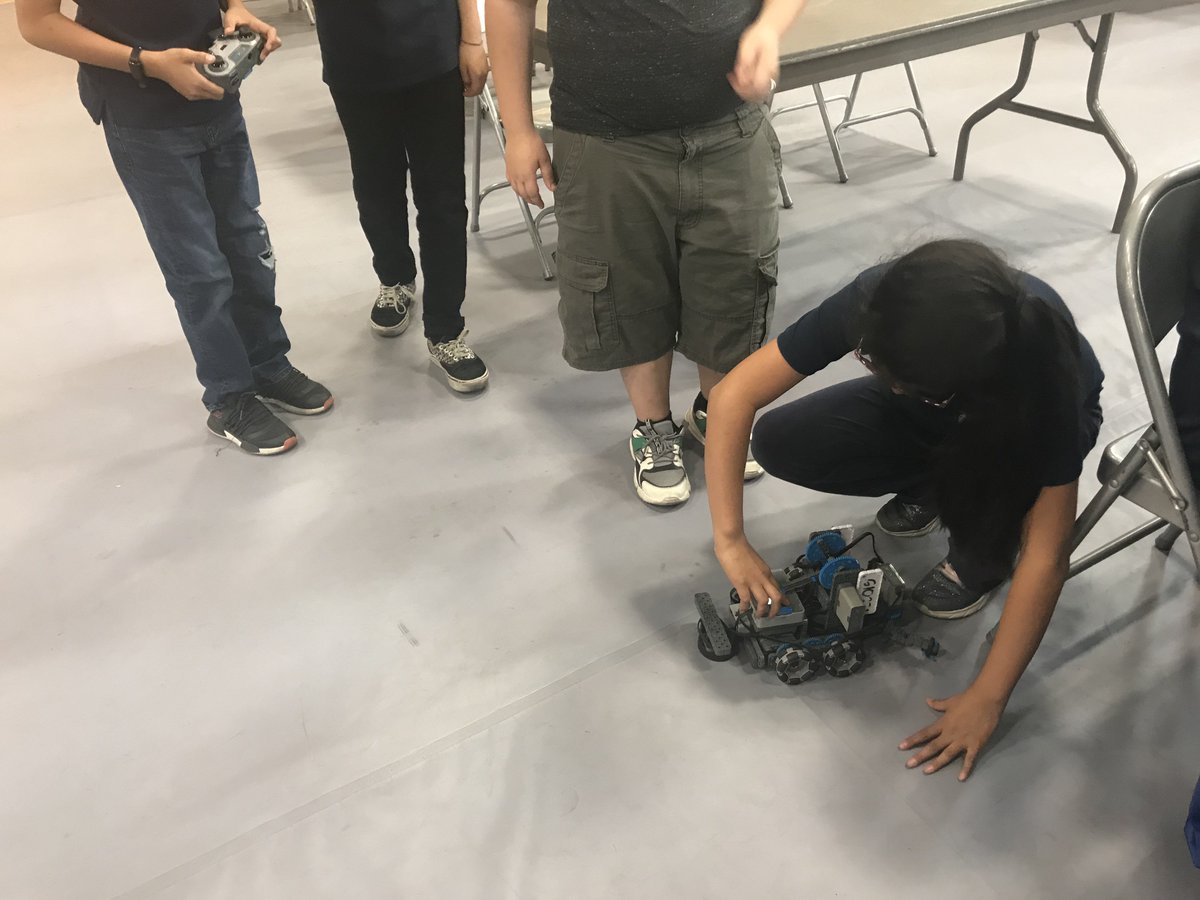 Students from across the district, including Ranchito and Beachy, took part in today's VEX Robotics competition hosted by Chavez Learning Academies. It's so exciting to witness student initiative! <a href="/LDNESchools/">LDNortheast-ARCHIVE</a> <a href="/LASchools/">Los Angeles Unified</a> @ITI_LAUSD