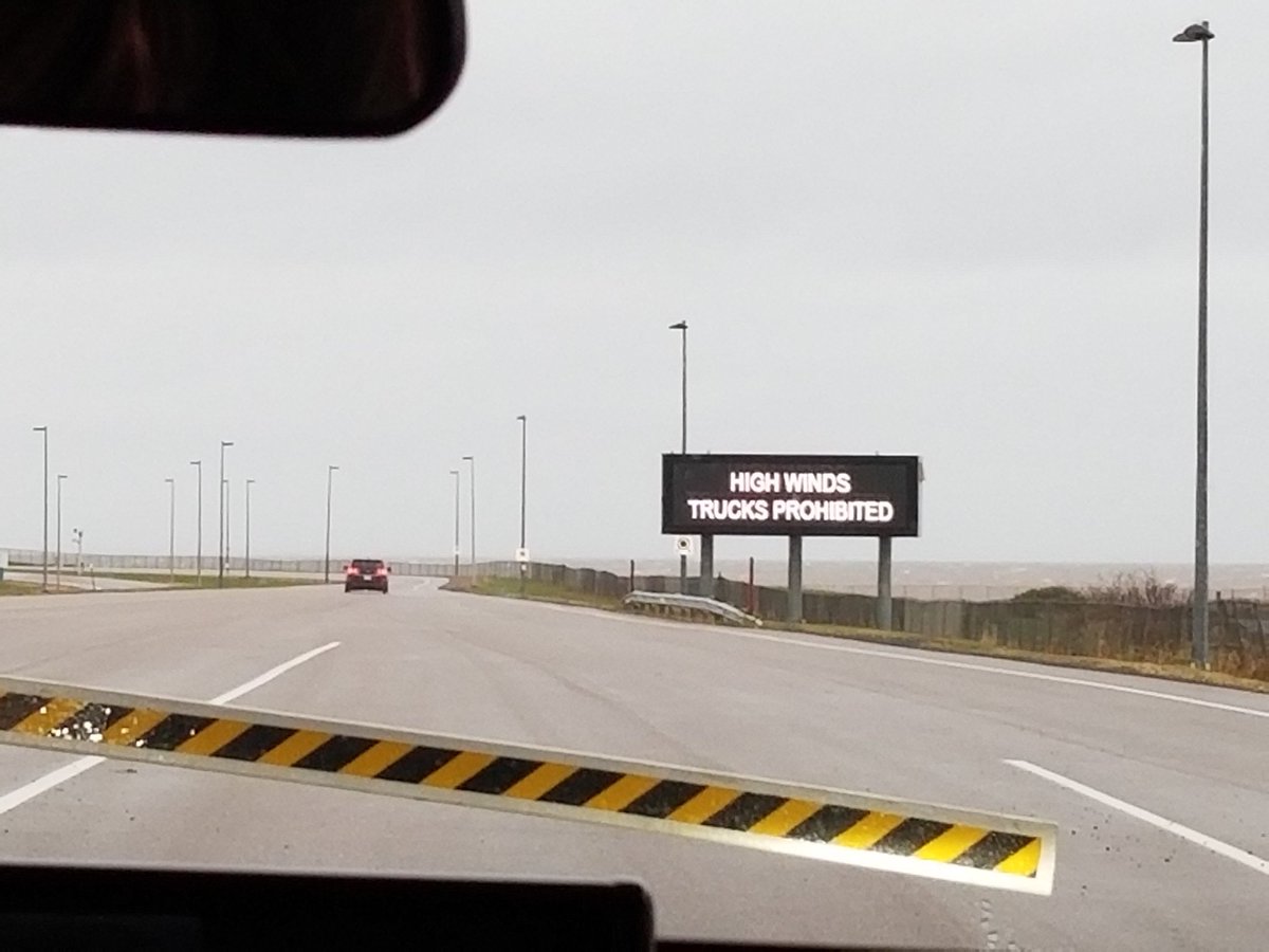 nicolehoweagr's tweet photo. Vols annulés mais le visite d'étude continue! Flights cancelled but the study tour carries on! #ELDP #GoodbyePEI #HelloSaintJohnNB https://t.co/SZsXAXVnzO
