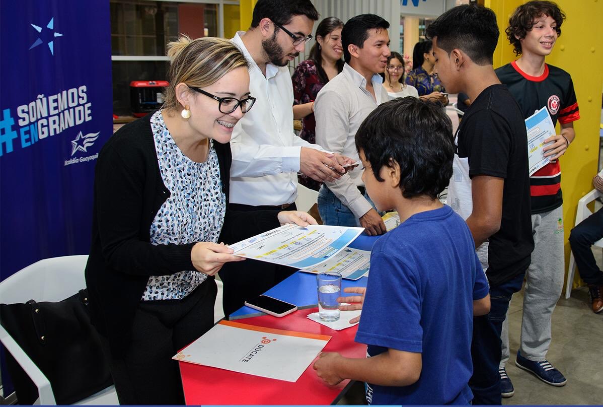 InesitaVC's tweet photo. Hoy se graduaron 28 niños del programa municipal #PiensaIn ¿En que consiste? Aprenden clases gratuitas de robótica, realidad virtual, impresión en 3D y recursos web. @DASEAlcaldiaGye @FEducate https://t.co/8O880F2NO6