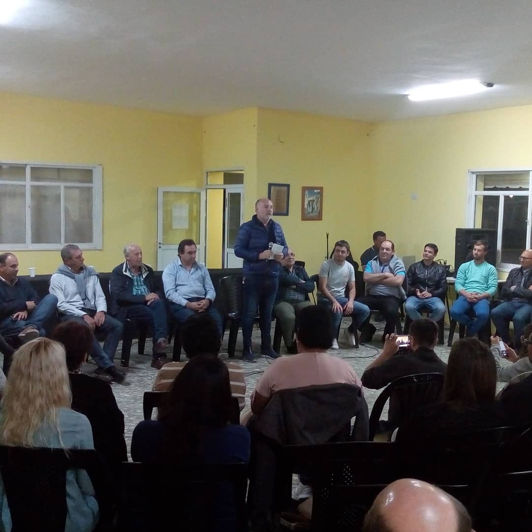 JoseAEscamilla's tweet photo. Junto a los/as vecinos/as de #LaPalestina compartiendo una reunión de trabajo de cara a las elecciones del proximo 27 de Octubre. Entre Todos el Domingo con @alferdez Presidente y los Diputados de @jschiaretti. @Leg_Gutierrez @eaccastellocom https://t.co/mUNWjKxLmG