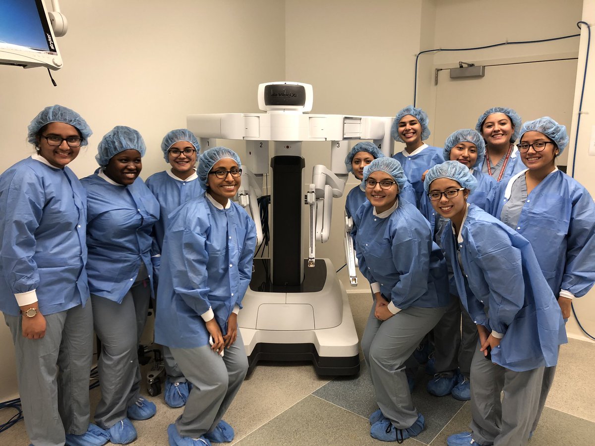 OHSFHCL's tweet photo. Future Healthcare Leaders students get a view from inside the OR. Thanks for an awesome experience using the DaVinci Robot, White Plains Hospital and Nurse Practitioner Kathryn Semmelrock! @OHSFHCL @OHSPrincipal3 @OssiningSchools #OPride #ExceptionalEveryDay https://t.co/FM1s216ov1