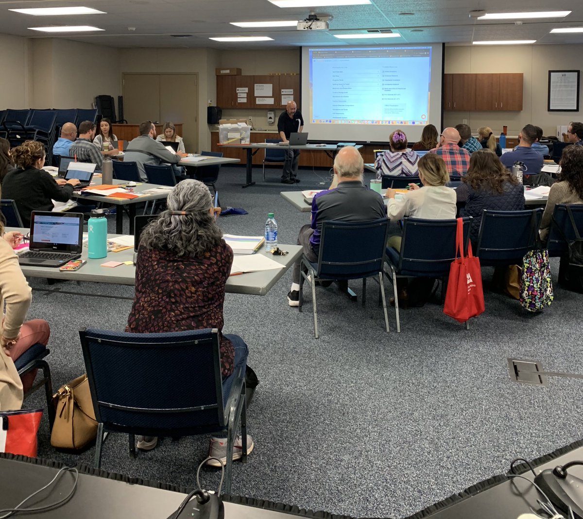 ShellieSantos2's tweet image. Grades 6-8 science pilot teachers received an overview training on the Amplify curriculum. Pilot #3 set to begin tomorrow.