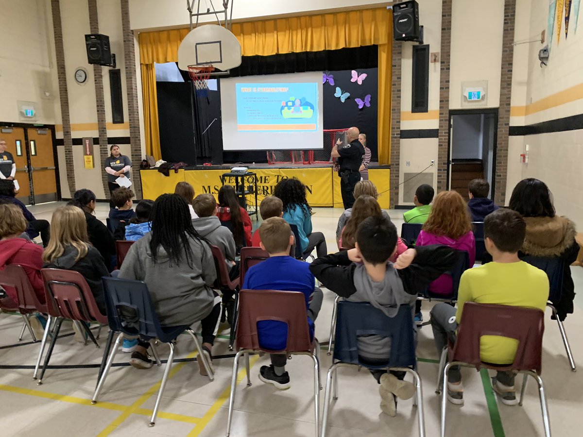 ToussaintGreene's tweet photo. The Grade 6 students @HetheringtonPS would like to thank Constable Tarnopolsky and @NewBe_Windsor for the Bullying Prevention Presentation. We discussed Everyone Has the Right to Feel Safe And Supported and How To Take a Stand Against Bullying @WindsorPolice @gecdsbpro @TarnoWPS https://t.co/mv9UpCkhPy