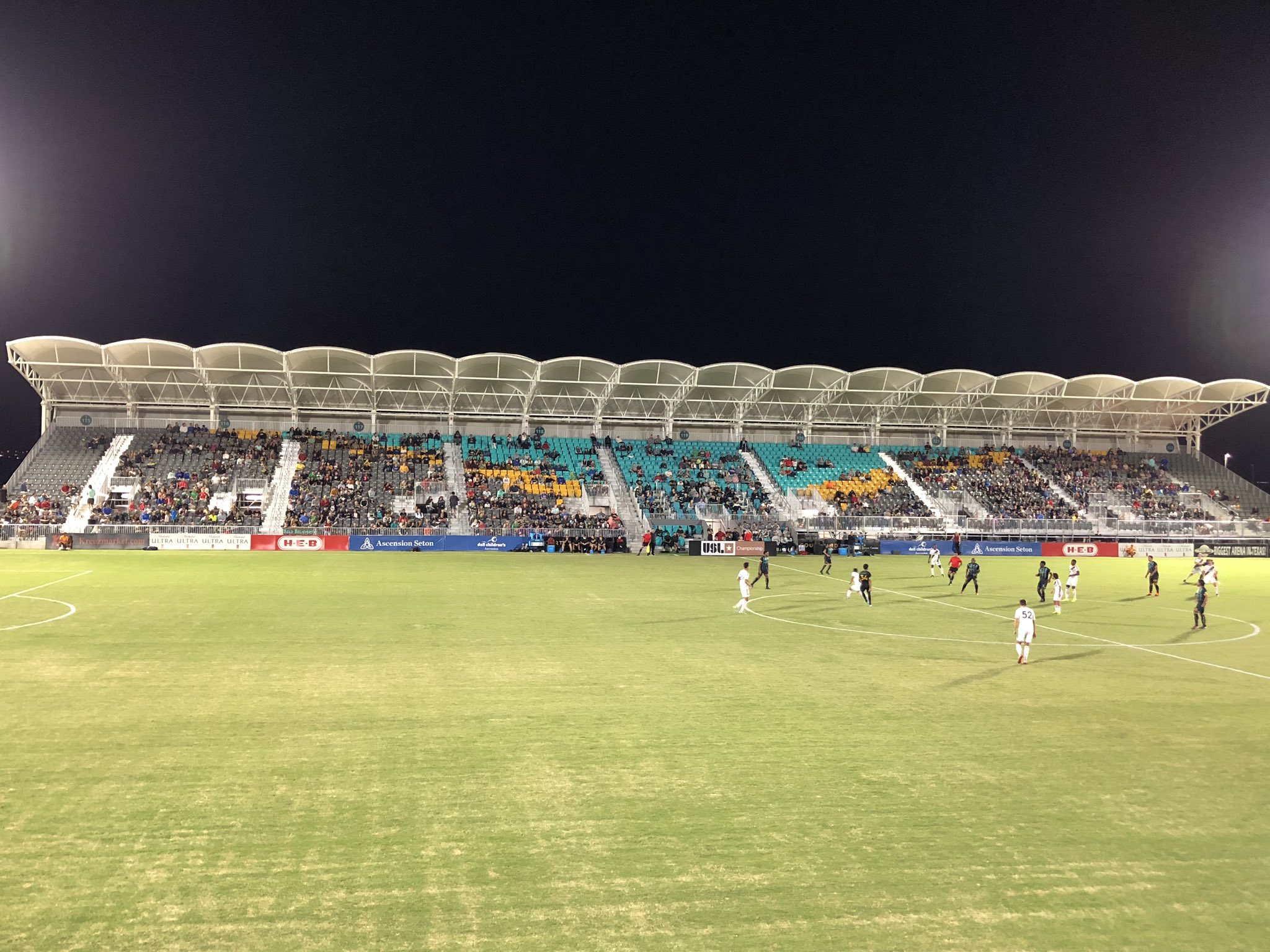 EHm7oM-WkAEbLec?format=jpg&name=large