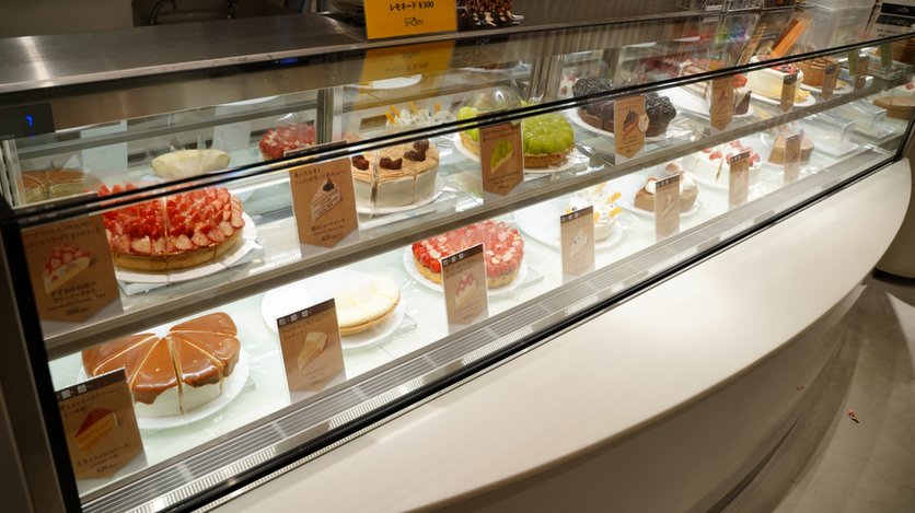 値段と量は 第六の味覚 信州グルメ ケーキ 5horn イオンモール松本 イオンモール松本にある豪華で大きなケーキ チョコレートケーキはシンプルながらコスパ最上級の逸品 上高地五千尺ホテルのコーヒーを使った限定モカソフトも人気です T