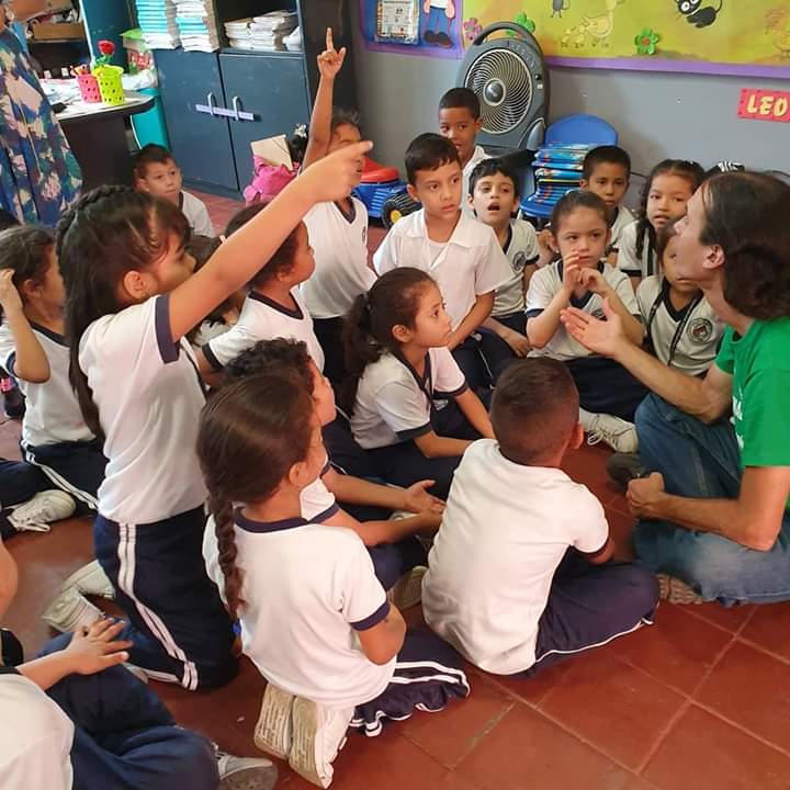 AnimalHumana89's tweet photo. #MiConcejalEs @TerryHurtado
Por esa bella empatía que lo impulsa a luchar por los más excluidos y oprimidos por la sociedad. Porque le apuesta todo a la educación para esa transformación social que tanto Necesitamos. ✊🏾🌻Yo voto #4Verde Al Concejo https://t.co/r9SLKmxZzA