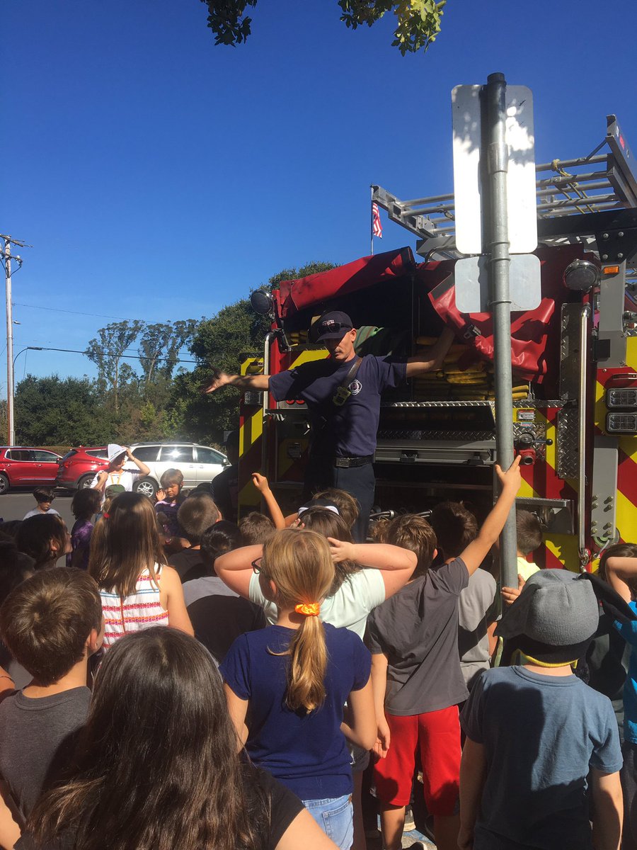 schlueter_amy's tweet photo. Thank you Petaluma Fire Department for presenting to our MCCV 2nd and 3rd graders today! They were super excited!! https://t.co/9CRw5yTAFV