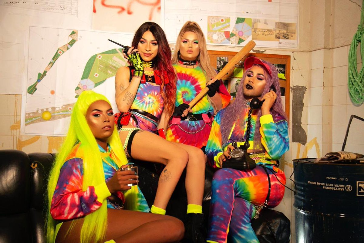 samiraclose's tweet image. PORRA SQUAD KRL 🔥 🔥
Sexta-feira tem lançamento da música nova da Kaya Conky, Sequência Do Bota, que eu e as meninas fizemos participação no clipe! Tão preparadas? 🔥🔥