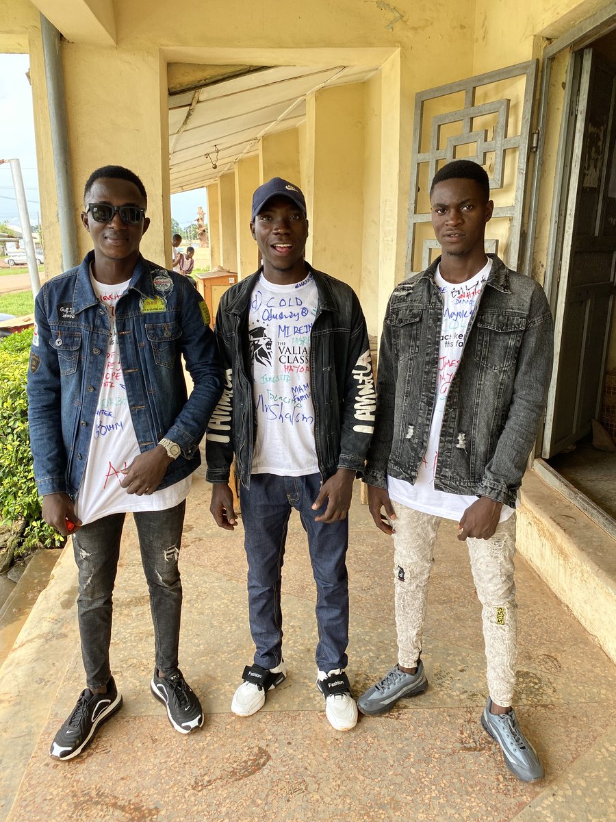 FamilusiMoyo's tweet photo. Str8 out of Futa
Merciful God
#Valiant19
#signoutparty
#FYB
@VALIANTCLASS19 @InsideFUTA @livefeedsfuta @futasugovt https://t.co/jqljvNvW61