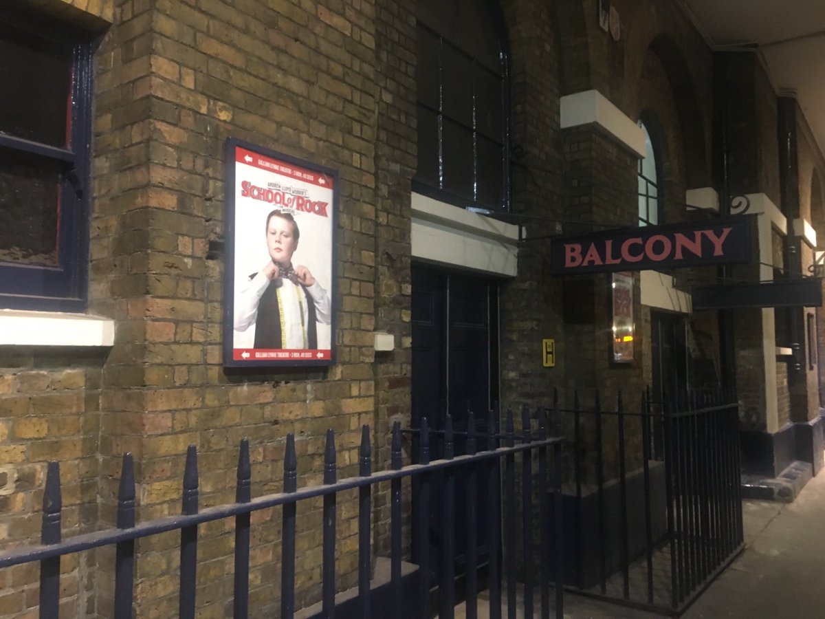 EdgbarrowDrama's tweet photo. The spirit of rock lives on! A year on from our very own production of @SchoolOfRockUK we find ourselves at the stage door whilst attending The Woman in Black! #neverstoprocking @EdgbarrowSchool https://t.co/BR06LJhba8