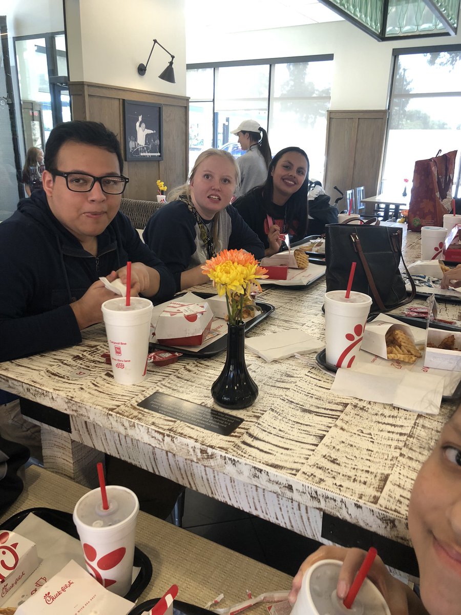ReddixChef's tweet photo. Hanging out with friends is #adultlife #nisdlegends #reddixlegends https://t.co/WXBKTpCkND