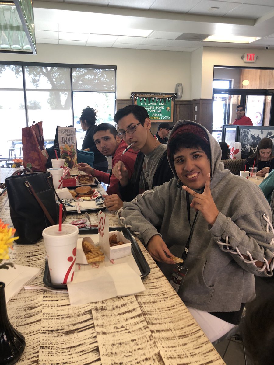 ReddixChef's tweet photo. Hanging out with friends is #adultlife #nisdlegends #reddixlegends https://t.co/WXBKTpCkND