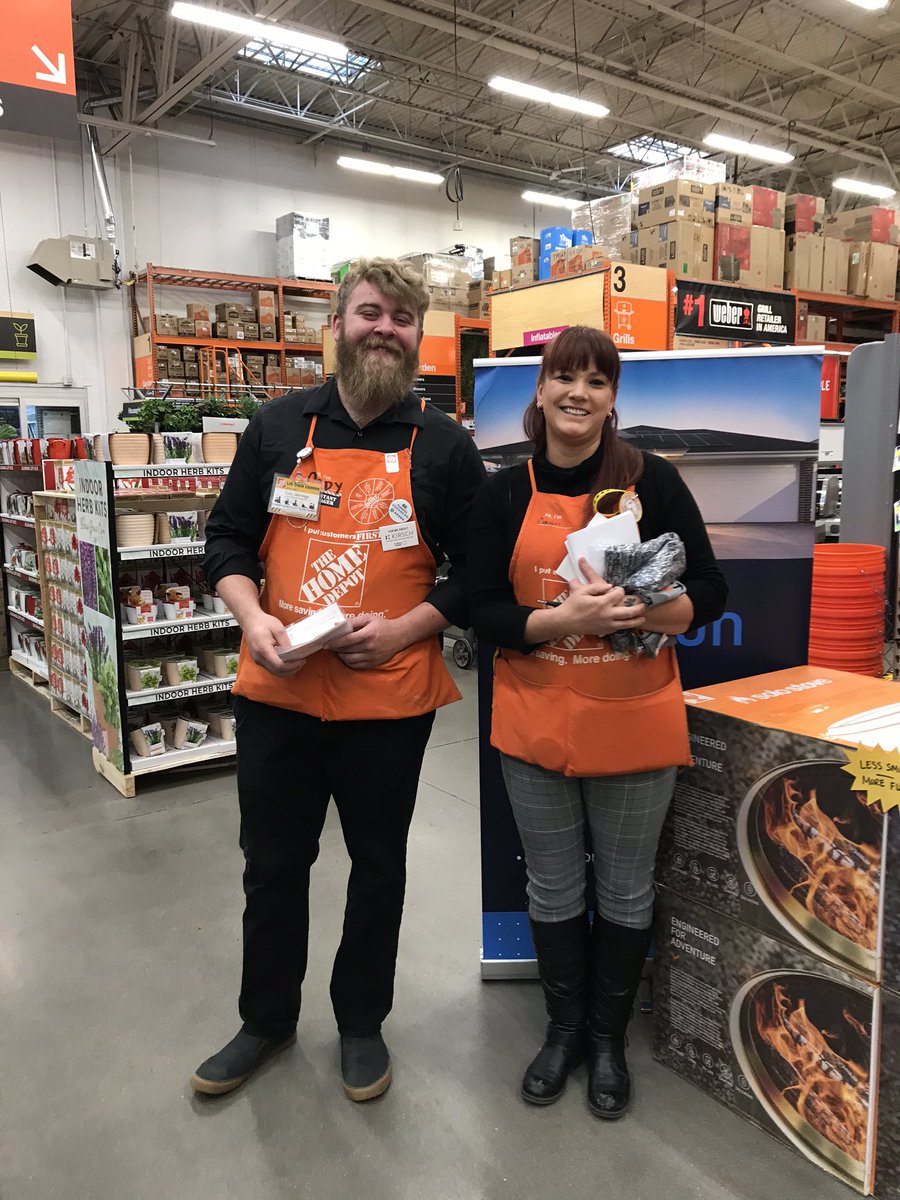 HortaLora's tweet image. DSM Christi recognizing Cody SASM    @1507, Lora D210 Specialty Captain and our RFI Partners for driving our Services Business 👏 Great job team! #PMDWinsWithServices #FocusFive @StevePowers1507 @SteveCronin12 @theonlyDcian @deanosettle @214Dsm