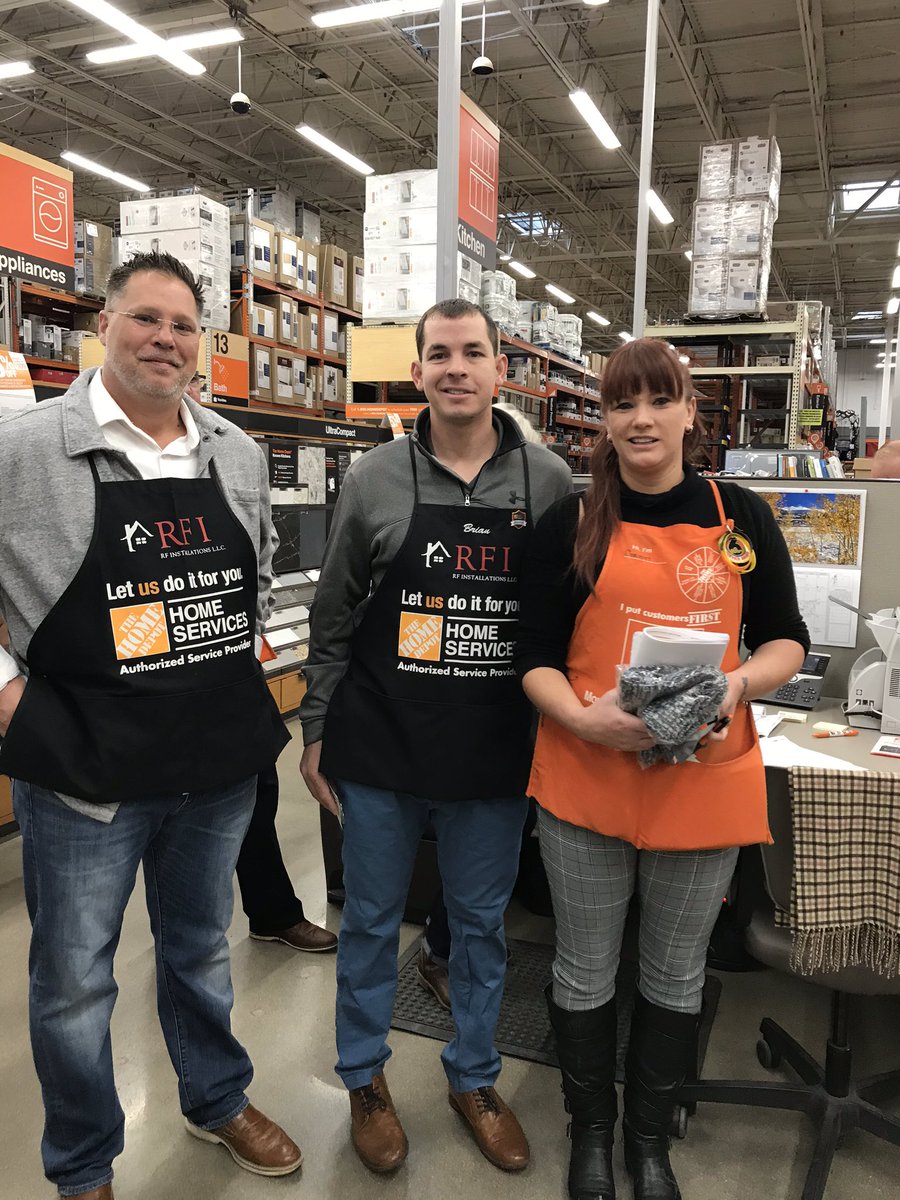 HortaLora's tweet image. DSM Christi recognizing Cody SASM    @1507, Lora D210 Specialty Captain and our RFI Partners for driving our Services Business 👏 Great job team! #PMDWinsWithServices #FocusFive @StevePowers1507 @SteveCronin12 @theonlyDcian @deanosettle @214Dsm
