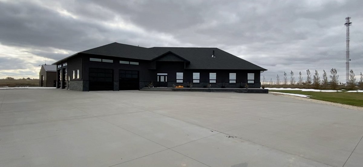 SWAgenciesMB's tweet photo. New Listing in Boissevain, Manitoba #1929313 https://t.co/UKKKwqJQqH via @YouTube https://t.co/10RgeDkP0z
