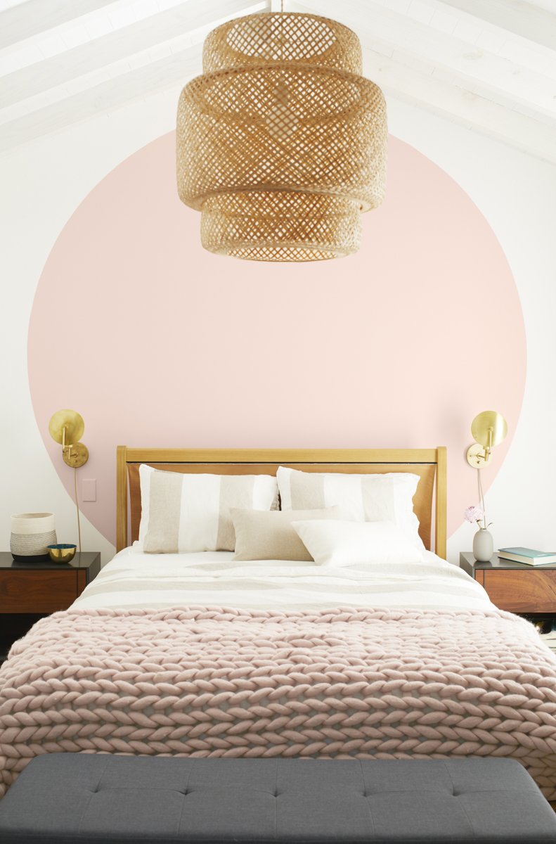A dash of pink can do a lot to spruce up a room; and the calm, airy quality of the Color of the Year 2020, First Light 2102-70 makes it an ideal backdrop for spaces where relaxation is just as important as style. #BenjaminMoore