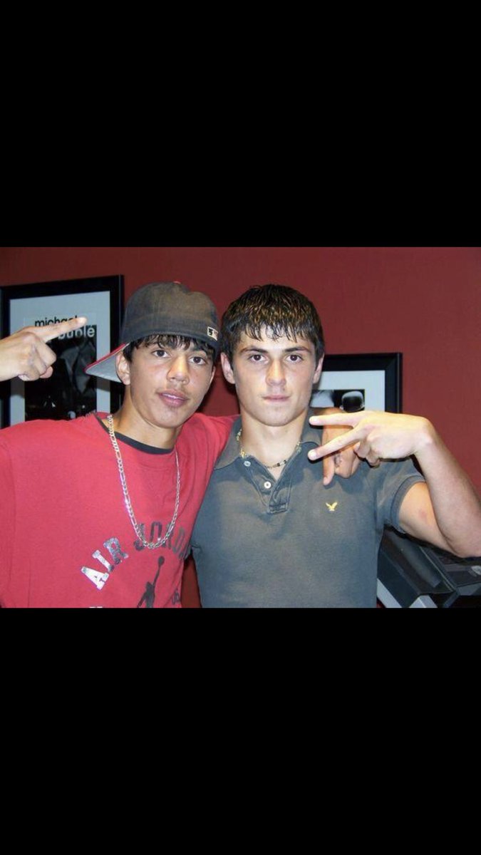 DTDeLeon's tweet photo. Whoaaaa. The paparazzi must have got one of the 2–1 hookup one night. Rare photo worth a lot of money. Lmao @CBuzz2 https://t.co/n93oYqWtkE