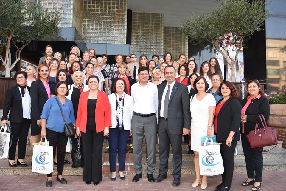 CHPEfelerKadin's tweet photo. Eşgüdüm toplantımız kapsamında Nazilli Belediye Başkanımız sayın Kürşat Engin ÖZCAN’ı makamında ziyaret ettik.Samimi karşılamasından dolayı başkanımıza teşekkür ediyoruz.#CHP #chpkadın @zlemekiz #chpnazilli https://t.co/WFbJKC4ECD
