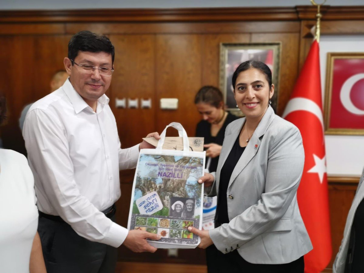 CHPEfelerKadin's tweet photo. Eşgüdüm toplantımız kapsamında Nazilli Belediye Başkanımız sayın Kürşat Engin ÖZCAN’ı makamında ziyaret ettik.Samimi karşılamasından dolayı başkanımıza teşekkür ediyoruz.#CHP #chpkadın @zlemekiz #chpnazilli https://t.co/WFbJKC4ECD