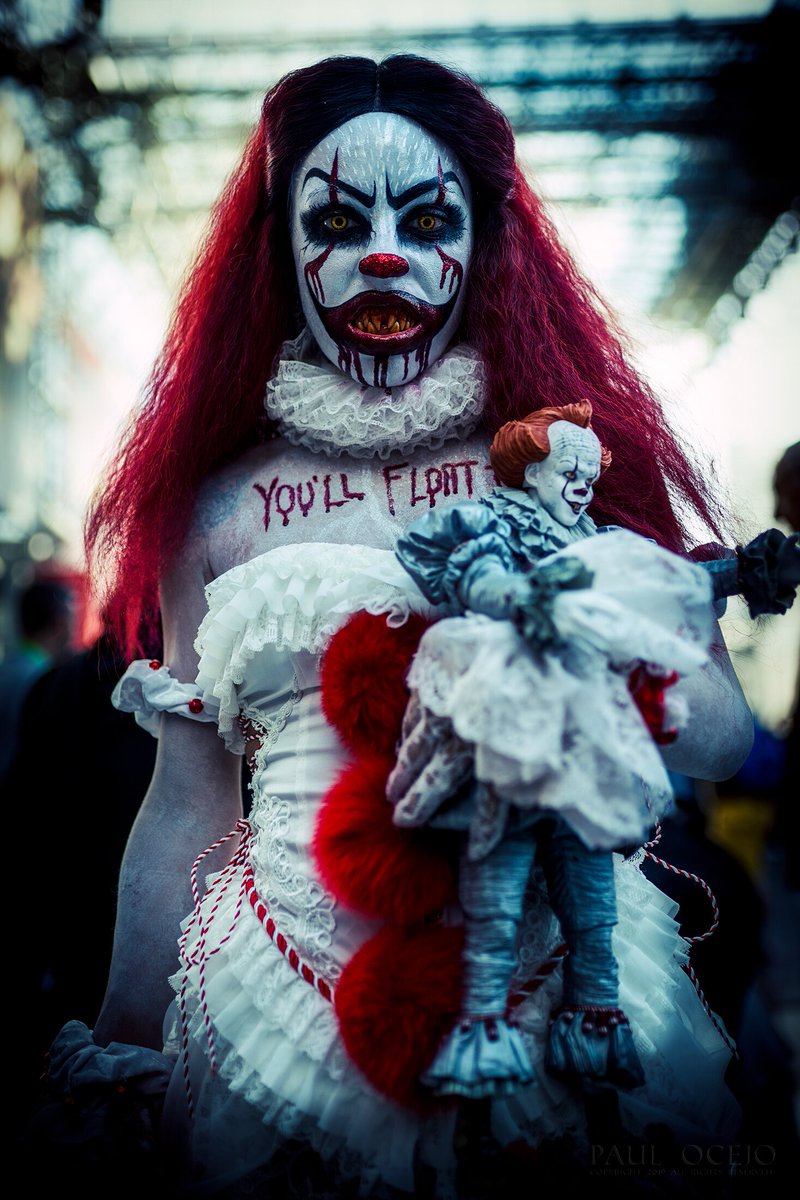 ocejopaul's tweet photo. "Hiya Georgie!" - @barbiechulanyc as Pennywise at New York Comic Con 2019

#RewriteATvOrMovieEnding #WednesdayVibes #nycc #cosplay #it #itpart2 #itpartII #itmovie #itcosplay #pennywisecosplay #pennywise #stephenking #stephenkingsit #newyorkcomiccon #halloween https://t.co/gXNIJ6rIhx