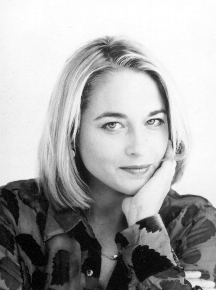 Happy Birthday to Beatie Edney who turns 57 today! 