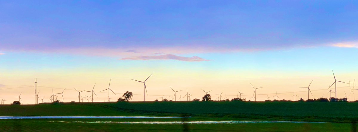 PowerUpIowa's tweet photo. #WindFactWednesday: In 1983, Iowa became the 1st state in the U.S. to adopt a renewable portfolio standard requiring utilities to contract 105MW from renewable energy. 30 years later, Iowa's #windpower produces nearly 9,000MW making us 2nd in the nation for total wind capacity! https://t.co/awdyMTGqz2
