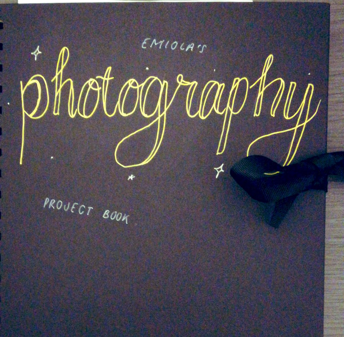 SirHvHArts's tweet photo. Super impressed with our young scholar #emiola 13 yrs half term photography week sponsored by @OlympusUK @SpringStudios photographer @debbiclark1 teaching 15 young people community #gospelpak #queenscrescent #kentishtown art of photography just look at her project book #focus https://t.co/mSEB6Oo8Yp