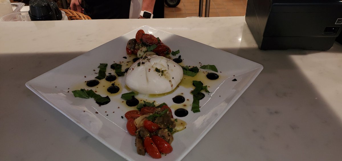 #WorldSeries game 2 is tonight, I  what would make it #better #pizza #plano #burrata